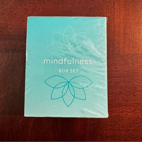 Mindfulness Mini Box Book Set Wisdom Serenity Meditations - Picture 4 of 6